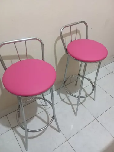 Banquetas cor rosa 