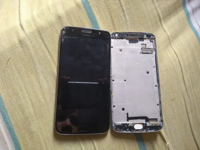 2 celulares Motorola