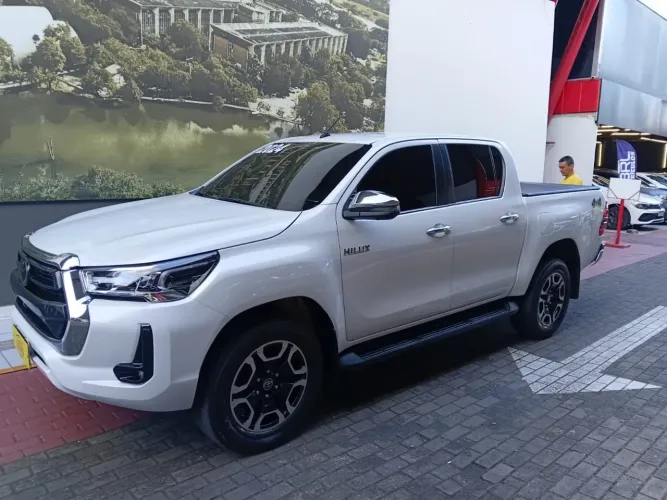 Toyota Hilux CD SRX 4X4 2.8 TDI 16V Diesel Aut. 2024
