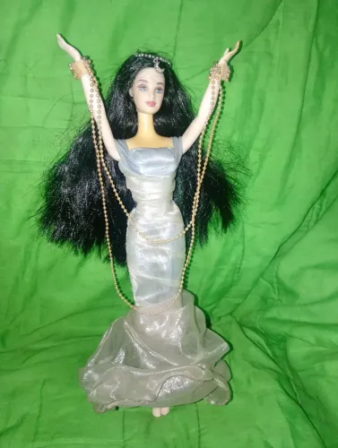 boneca Mattel da coleção Celestial, Barbie Midnight Moon Princess. 