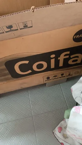 Coifa de parede nova na caixa