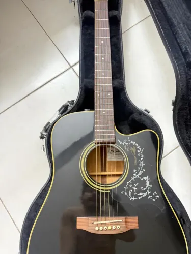 Violao Takamine