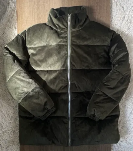 Jaqueta puffer nova na cor verde