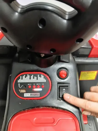 Carrinho elétrico novo, toca música,buzina e anda