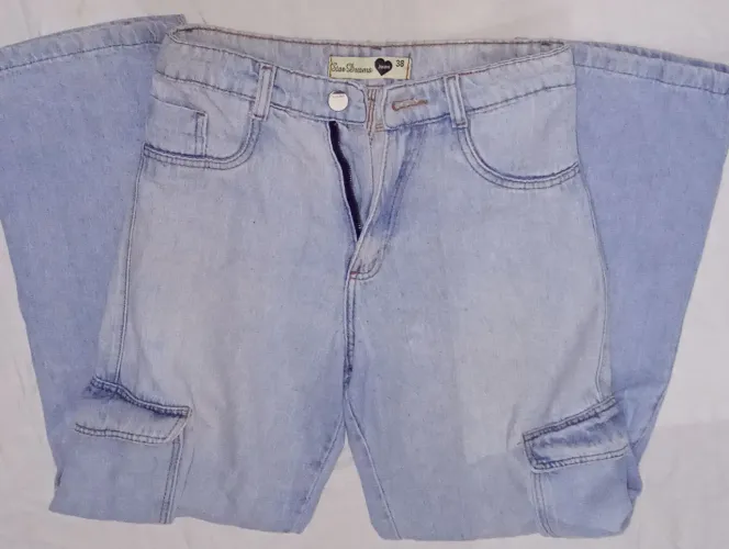 Calça jeans cargo(jeans alargado)