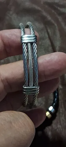 Bracelete em aço