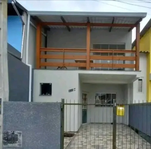 Alugo quarto em casa.