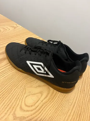 Chuteira Umbro Striker - Futsal/Salão - Nunca usada - Tamanho 39