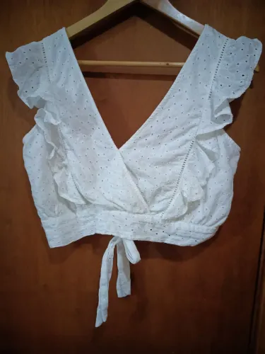 Croped branco M veste 42 em lasie usado 2x