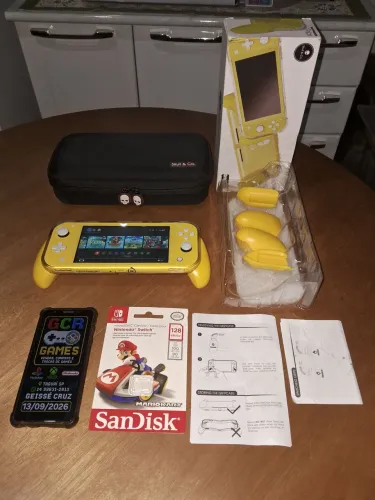 NINTENDO SWITCH LITE 32GB +ACESSÓRIOS SKULL&CO