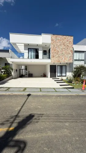 Casa no Morada dos Pássaros 240m² 4 Suítes com Energia Solar