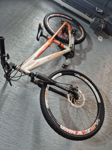 Bicicleta kronus aro 26 muito nova 