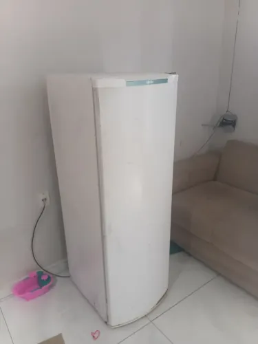Geladeira pequena faço entrega 