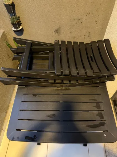 Mesa dobrável com 2 cadeiras