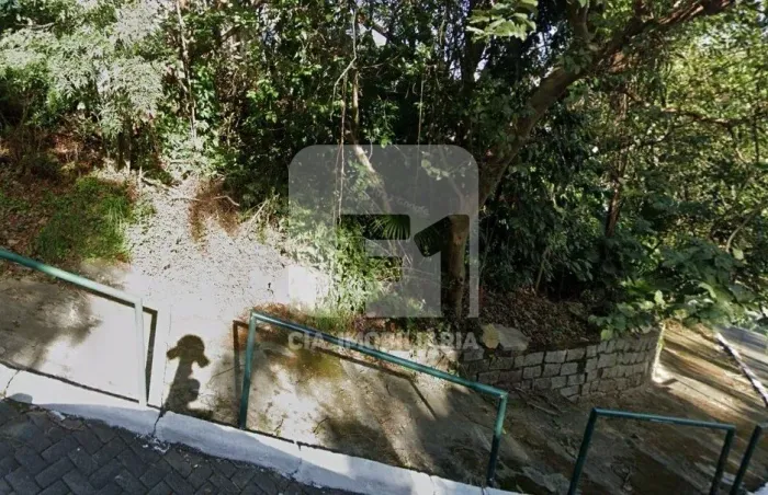 Terreno alto de esquina na Lagoa da Conceição