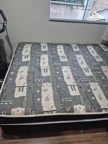 CAMA CASAL CONJUGADA em ótimo estado de conservação. Valor 250,00.