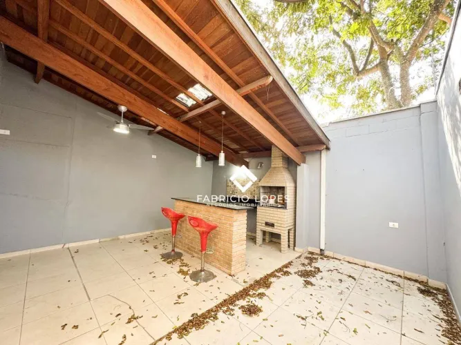 Linda Casa para venda no Jardim Santa Maria em condomínio fechado!