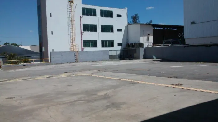 Atlântica Imóveis tem excelente Galpão para Locação na Granja dos Cavaleiros, Macaé/RJ