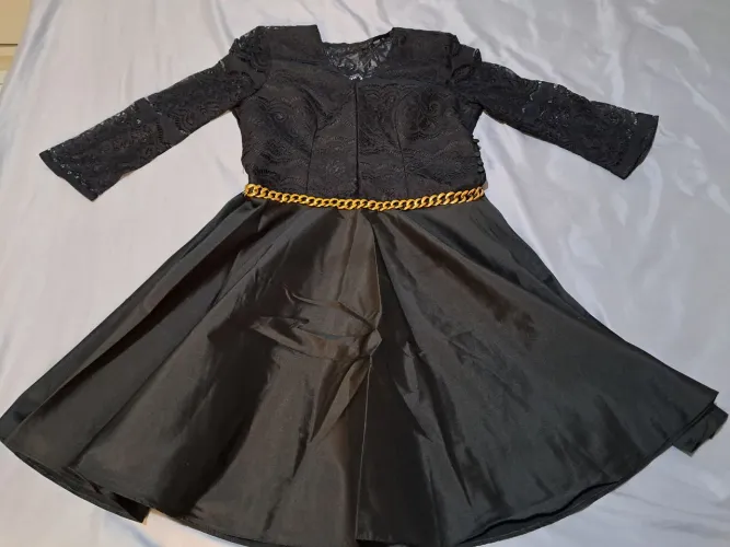 VESTIDO PRETO LANÇA PERFUME 