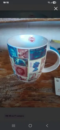 linda caneca com vários selos estampados