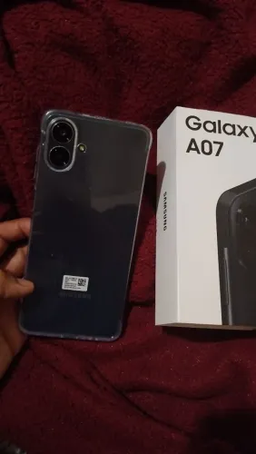 Celular seminovo juntamente com fone de ouvido via Bluetooth + carregador