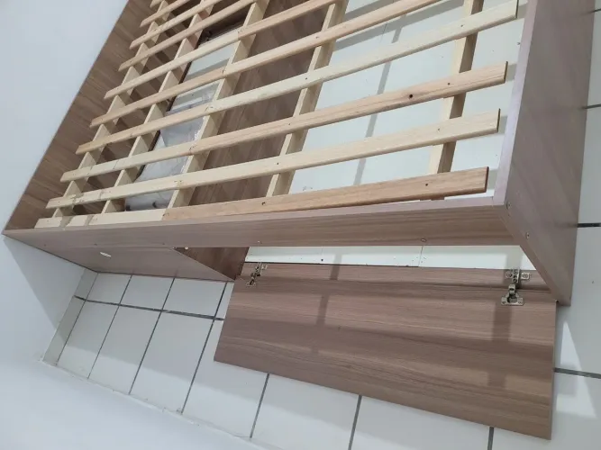 Cama de casal com 4 portas basculante bege