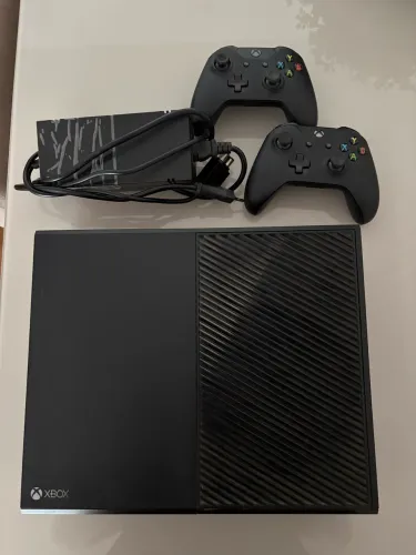 Xbox One 500GB + 2 Controles originais + FIFA 23