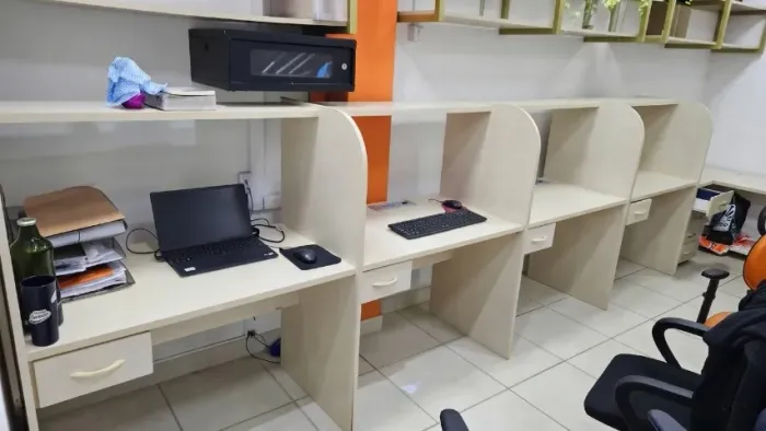 Mesa Baia para Escritório / Estação de Trabalho