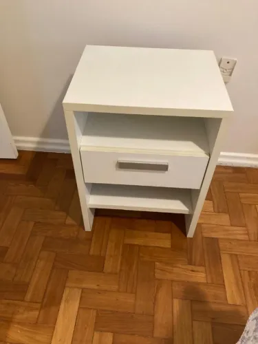Mesinha de cabeceira 