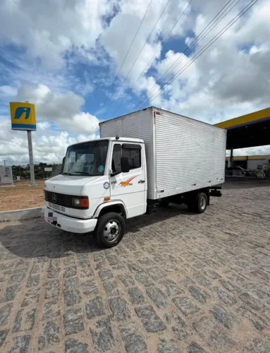 Mercedes-Bens 710 BAÚ | Caminhão de qualidade e pronto para trabalha!