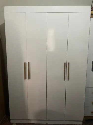 Vendo guarda roupa 4 portas 