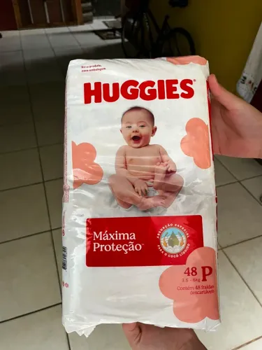 Vende-se dois pacotes de fralda da huggies