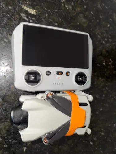 Drone DJI Mini 3 com menos de 6 horas de voo
