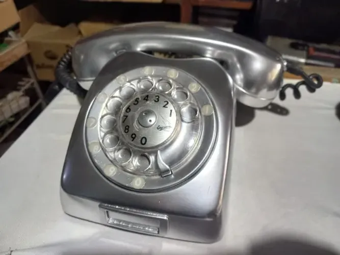 Telefone Vintage de Disco Prata
