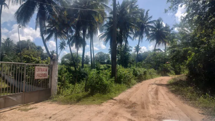 ÁREA EXCELENTE PARA CHÁCARA OU SALÃO DE FESTAS, NOS TRÊS PORQUINHOS, COM 5.400M²/ PERTO DO