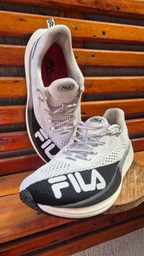 Fila racer speedzone tam 40 masculino, usado apenas 2 vezes