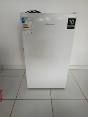 Frigobar hisense 90l semi novo