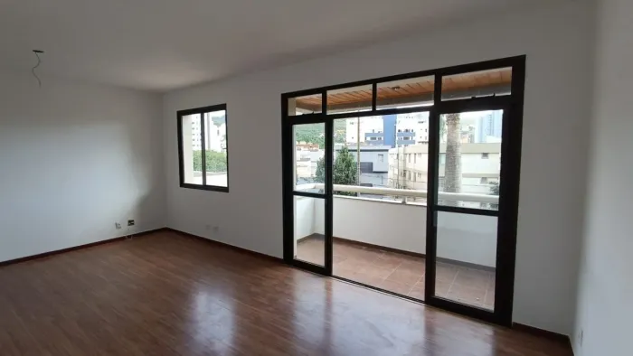 Apartamento 4 quartos para alugar no Serra BH - 121m², 2 vagas de garagem, próximo a Rua d