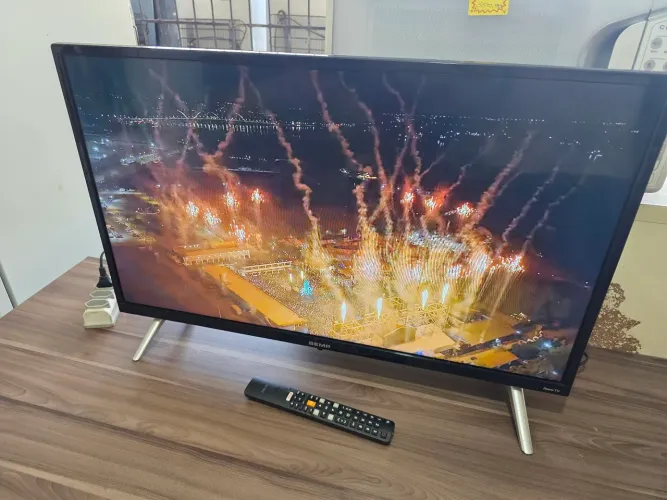 Tv semp 32 polegadas smart semi nova funcionando perfeitamente