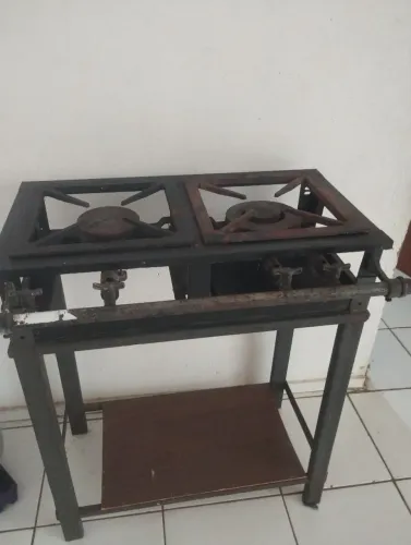 Vende-se se fogão industrial.