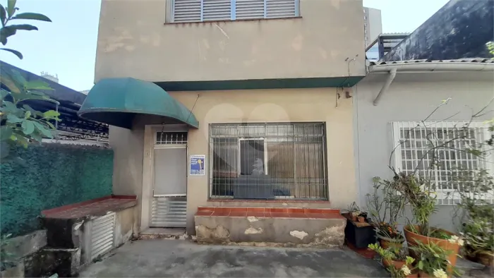 Casa de vila com 2 quartos à venda em Água branca - SP