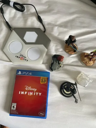 Disney Infinity 3.0 PS4 com miniaturas