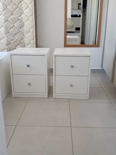 Cama de casal,colchão e mesas de cabeceira