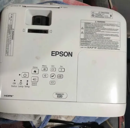 Projetor Epson PowerLite E20 (3.400 lúmens, tecnologia 3LCD)