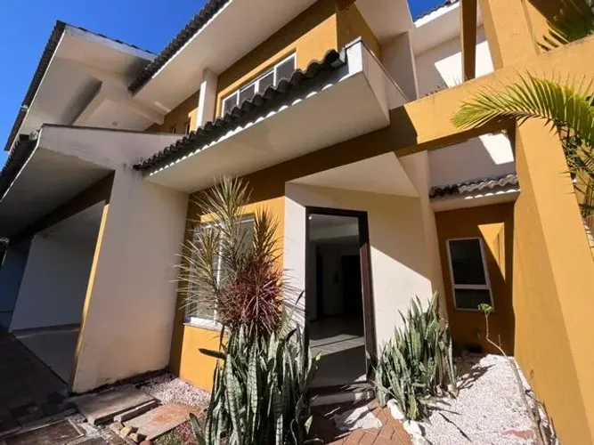 Casa em Condomínio com 4 Quarto(s) e 4 banheiro(s) para Alugar, 170 m² por R$ 4000 / Mês