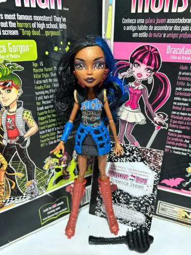 Monster High Robecca Básica 