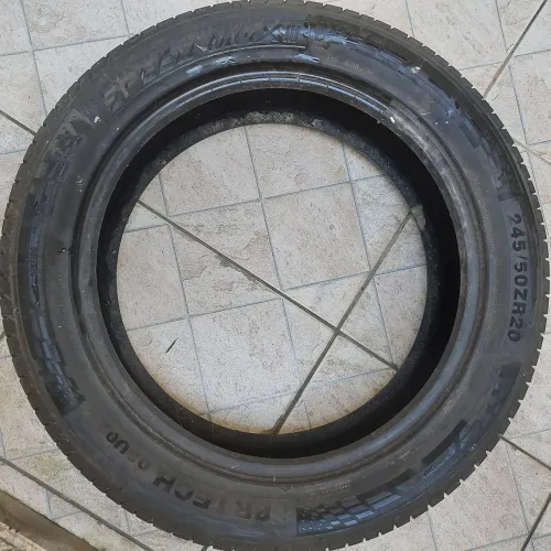 Pneu 245 / 50 ZR 20