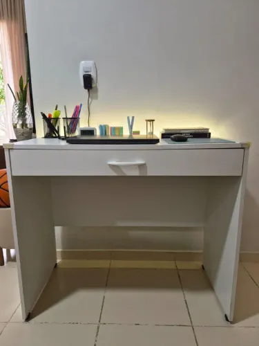 Escrivaninha MDF com LED para escritório e etc.