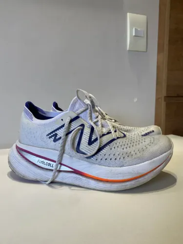Tenis de corrida - New Balance Fuelcell