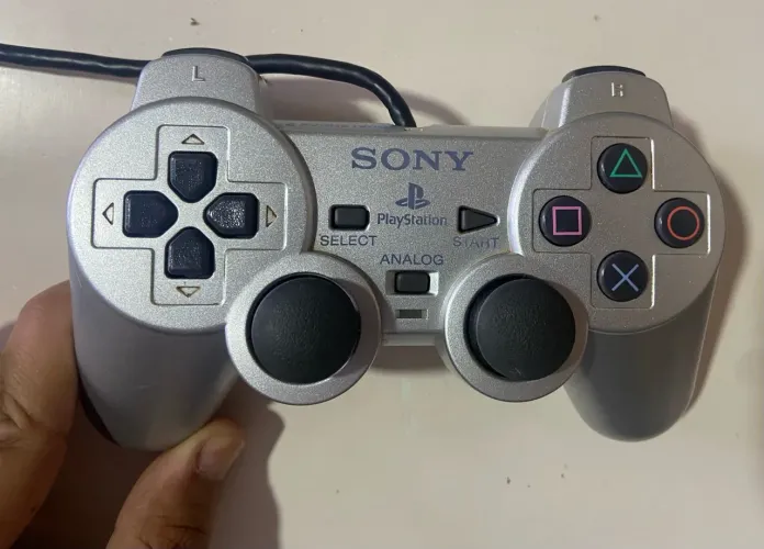 CONTROLE PRATA ORIGINAL DE PS2 - PlayStation 2